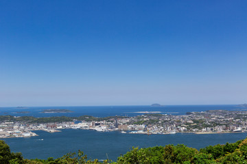 Fototapeta na wymiar 風頭から見た、五月晴れの関門海峡と日本海と下関市街地