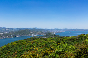 Fototapeta na wymiar 風頭から見た、五月晴れの関門海峡と関門橋と下関市街地