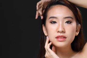 Obraz premium Young beautiful Asian woman makeup dark background 