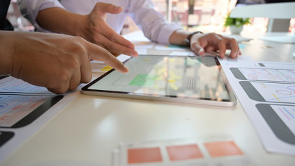 Naklejka premium Team UI designers design and sketch lay-out with interface on tablet pc