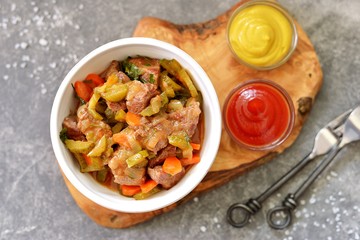 Beef stew in tomato sauce with pickles, carrots, onions and parsley.