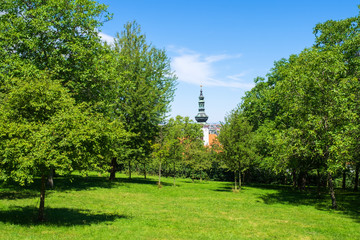 Fototapeta premium Blick auf die Türme der Kirche des Klosters Strahov in Prag/Tschechische Republik