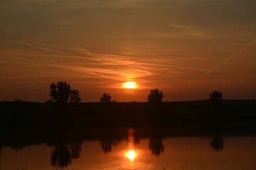 Obraz premium sunset on the lake