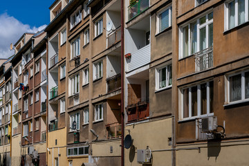 Fassade eines Wohnhauses in der polnischen Stadt Stettin