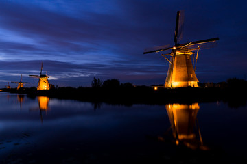 Fototapeta na wymiar Unesco World Heritage mill in Kinderdijk by night, in spotlight The Netherlands