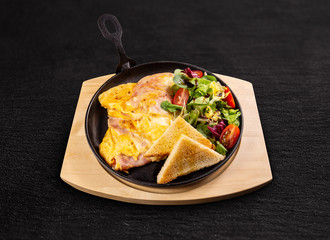 Omelet with ham