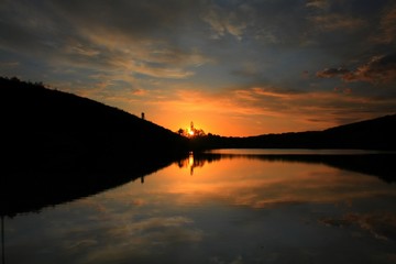 Fototapeta na wymiar a beautiful sunset on the lake