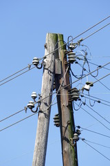 Telegrafenmast aus Holz