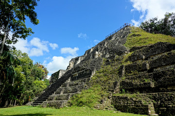 Fototapeta na wymiar Guatemala archaeological site of Tikal