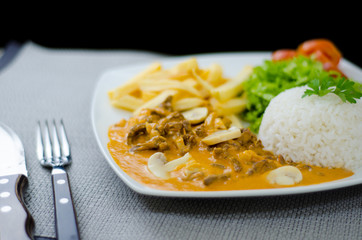 strogonoff de carne