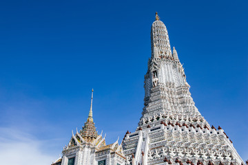 Fototapeta premium Wat Arun or the Temple of the Dawn, Bangkok, Thailand.