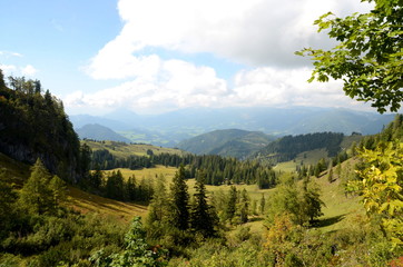 Fototapeta na wymiar Scenery near Gosaukamm in the Salzkammergut region in Austria