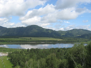 Fototapeta na wymiar lake Manzherok in the Altai mountains
