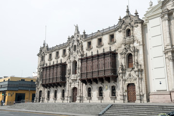 Fototapeta na wymiar palacio arzobispal de lima, plaza de armas, lima peru