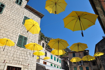 Fototapeta na wymiar yellow umbrellas