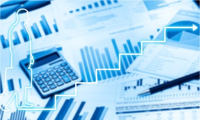 Obraz premium Pen and Calculator on Business Graphs and Charts