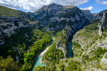 Fototapeta na wymiar Vue panoramique sur les Gorges du Verdon, Grand Canyon, rive gauche, balcon de la Mescla. . Aiguines, Provence, France. 