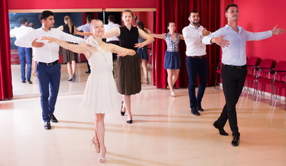 People learning to dance waltz