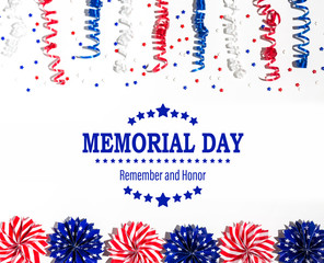 Obraz premium Memorial day message with red and blue colored decorations