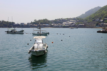 Fototapeta na wymiar 日本の広島県にある鞆の浦の海の風景