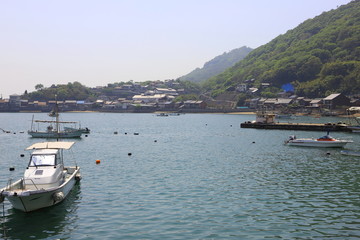 Fototapeta na wymiar 日本の広島県にある鞆の浦の海の風景