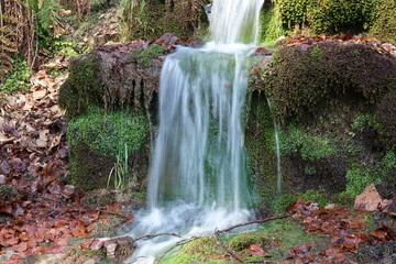 Fototapeta na wymiar Wasserfall bei Olfen im Odenwald