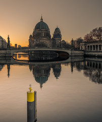 Berliner Dom zum Sonnenaufgang © Mulinarius