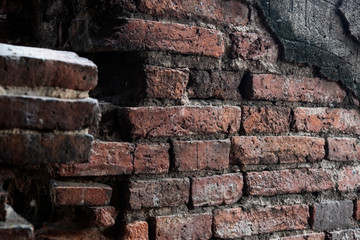 Naklejka premium Background of old vintage dirty brick wall with peeling plaster, texture 