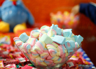 Fototapeta na wymiar marshmallow candy in a bowl 