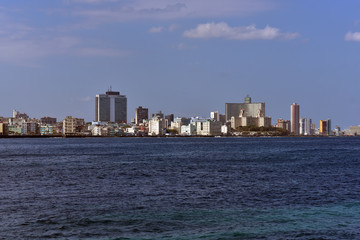 Obraz premium Panoramic view and cityscape of the Malecon seawall of Havana, Cuba, from the Morro Castle