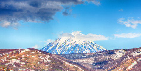 Fototapeta na wymiar view on active Koryaksky Volcano on the Kamchatka Peninsula