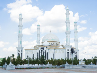 Fototapeta na wymiar Hazrat Sultan Mosque in Nur-Sultan Kazakshtan