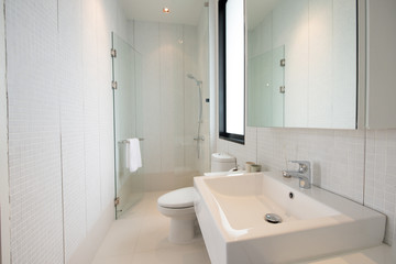 Fototapeta na wymiar White toilet bowl Beautiful Large Bathroom