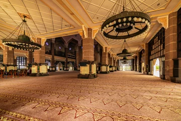 Zelfklevend Fotobehang Kuala Lumpur/Malaysia: 22 April 2019: inside the Putra MosquePutra © czamfir