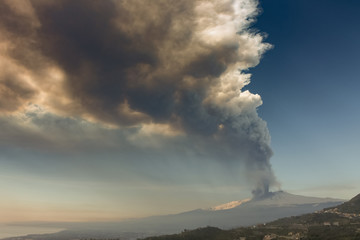 eruzione del vulcano Etna ,