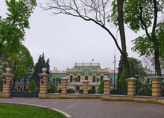 Obraz premium Picturesque landscape view of Mariyinsky Palace in Kyiv, Ukraine. It is the official ceremonial residence of the President of Ukraine