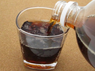 コーラを注ぐ