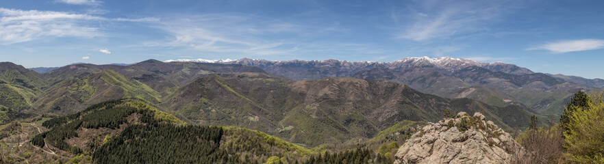 Fototapeta na wymiar Panorama depuis la tour de Cabrens 