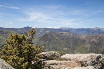 Fototapeta na wymiar Panorama depuis la tour de Cabrens 