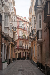 Fototapeta na wymiar calle de centro de la ciudad de Cádiz, Andalucía