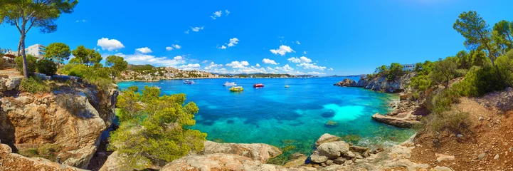 Wandcirkels tuinposter Mallorca Spanje Cala Fornells Middellandse Zee landschap panorama © pixelliebe