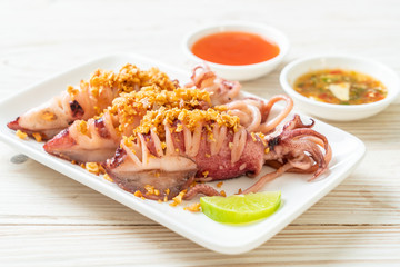 fried squid with garlic