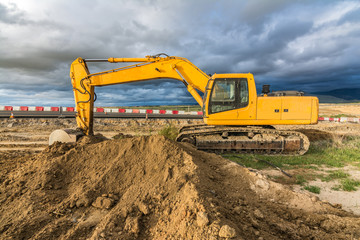 Obraz premium Large excavator on construction works of a highway