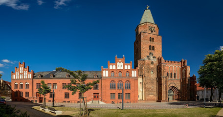 Burghof mit Dom St. Peter und Paul, Ritterakademie und Domklausur in Brandenburg an der Havel -...