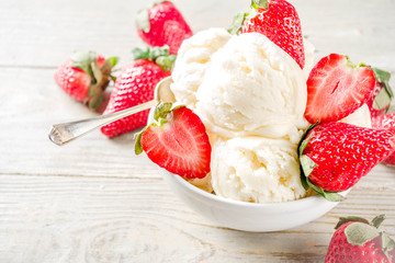 Strawberry vanilla ice cream