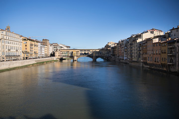 Naklejka premium Sunny view on the Arno River and Ponte Vecchio in Florence, Italy
