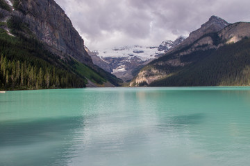 Obraz premium カナダ ルイーズ湖