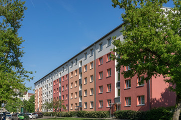 Fototapeta na wymiar Wohngebäude in der Berliner Neuen Jakobstrasse