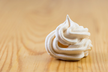 Meringue egg yolk