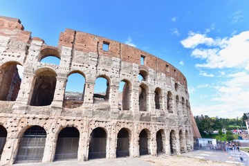 Naklejka premium Facade of the Roman Colosseum in Rome, Italy